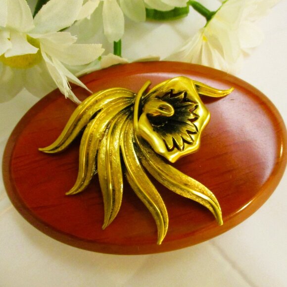 Vintage TORTOLANI Floral Brooch: 24K Gold Plated Flower & Leaf Jewelry - Picture 2 of 16